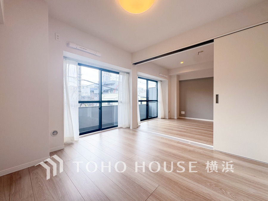 リビングに隣接した洋室は、引き戸を開け放してLDK空間を共有しながら開放的に使うこともできます。
