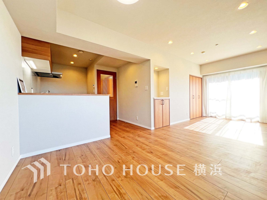 たくさんの想いが美しいカタチに彩られた時、そこにはひと時のくつろぎが生まれ、ゆっくりと愛着が育まれていきます。