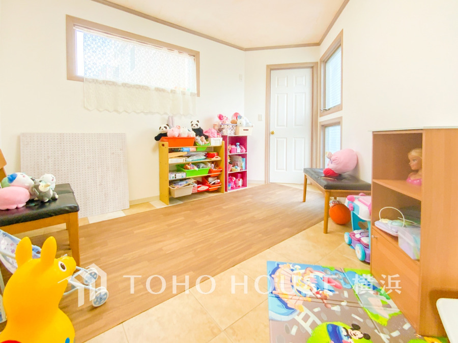 6.3帖の納戸も多用途にお使いいただけます。趣味のお部屋やこども部屋、大容量収納スペースとしても自由自在に利用できます。