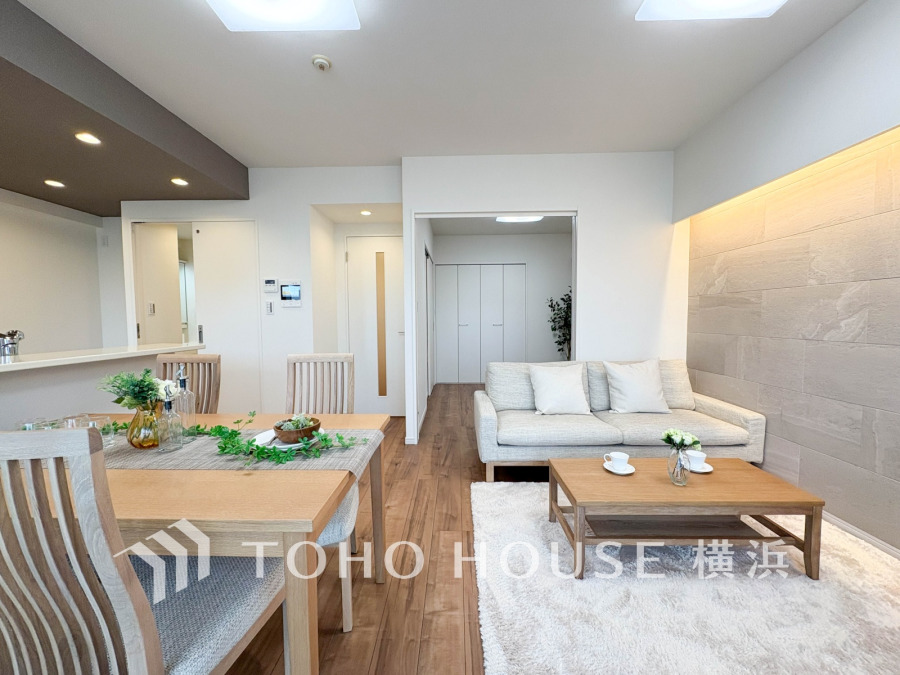 リビングに隣接した洋室の引き戸を開け放して空間を共有しながら開放的に使うこともできます。
