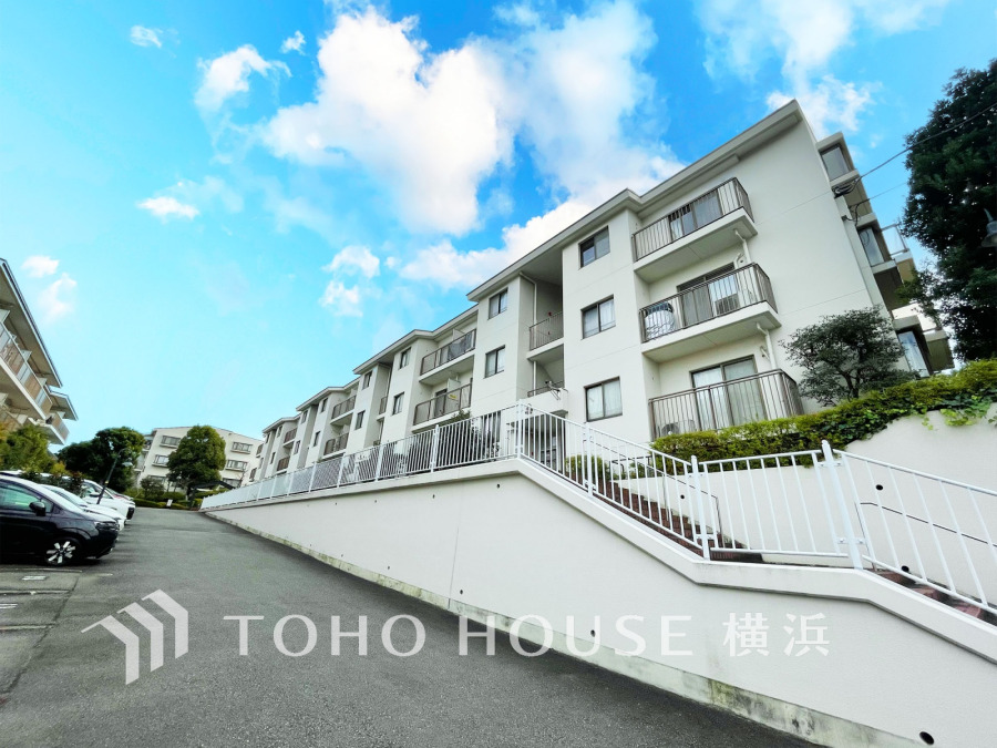 時代が流れても変わらぬ価値、刻まれた年月の積み重ねがあるからこそのやすらぎを感じる佇まい。安心感と同時に未来へも続く悠々たる景観は、落ち着きと安心感を感じられることでしょう。