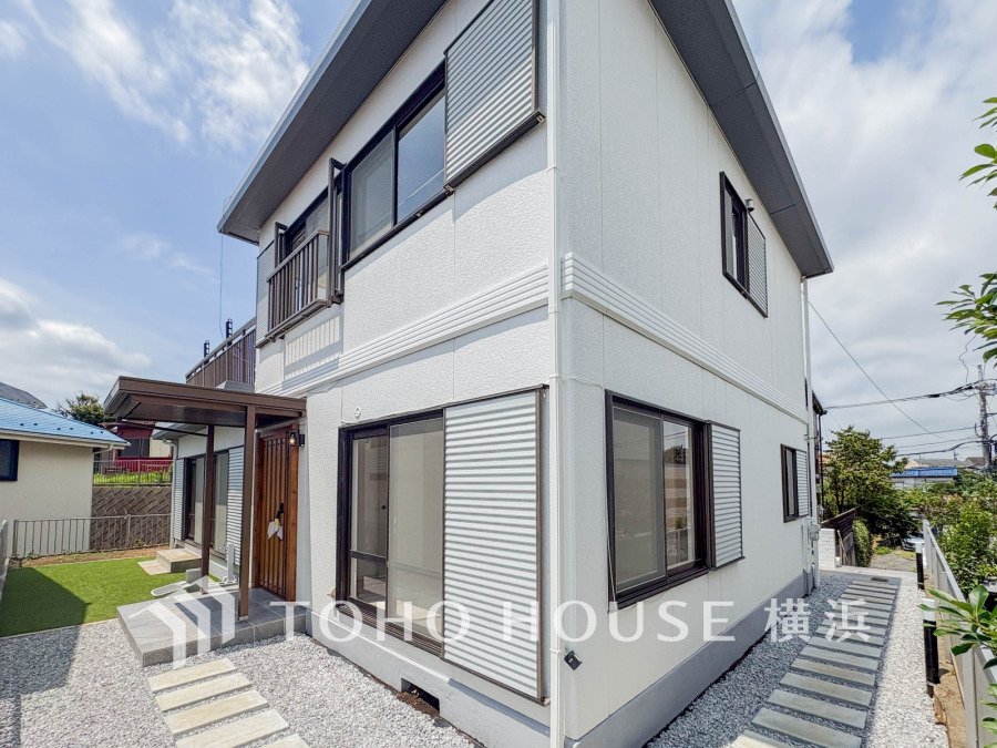 爽やかな青空の下に贅沢なほどに降り注ぐ陽光、豊かな居住性と、クオリティが見事に調和した住空間は、住まうことの喜びを感じさせてくれます。