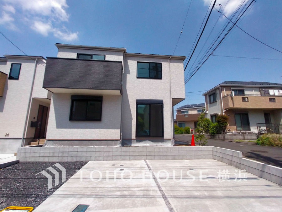 広々とした駐車スペースには2台駐車可能です（車種によります）。