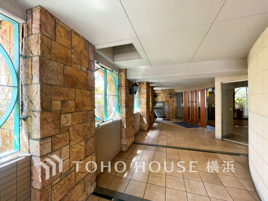 格調と気品を息づかせたエントランスアプローチ。住む人や訪れる人をやさしくエスコートします。
