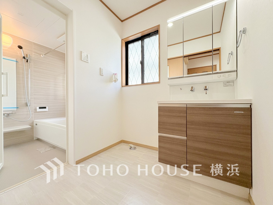 ご家族の1日が始まり、1日の終わりを締めくくる洗面空間。快適に過ごせることはもちろん、気品や優雅さを兼ね備えたパウダールームです。