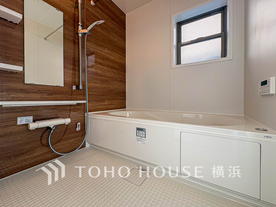 掃除のしやすさ・収納の便利さなど、おふろを使う人、お手入れする人、みんなにとっての「しあわせ性能」を追求したバスルームを採用いたしました。