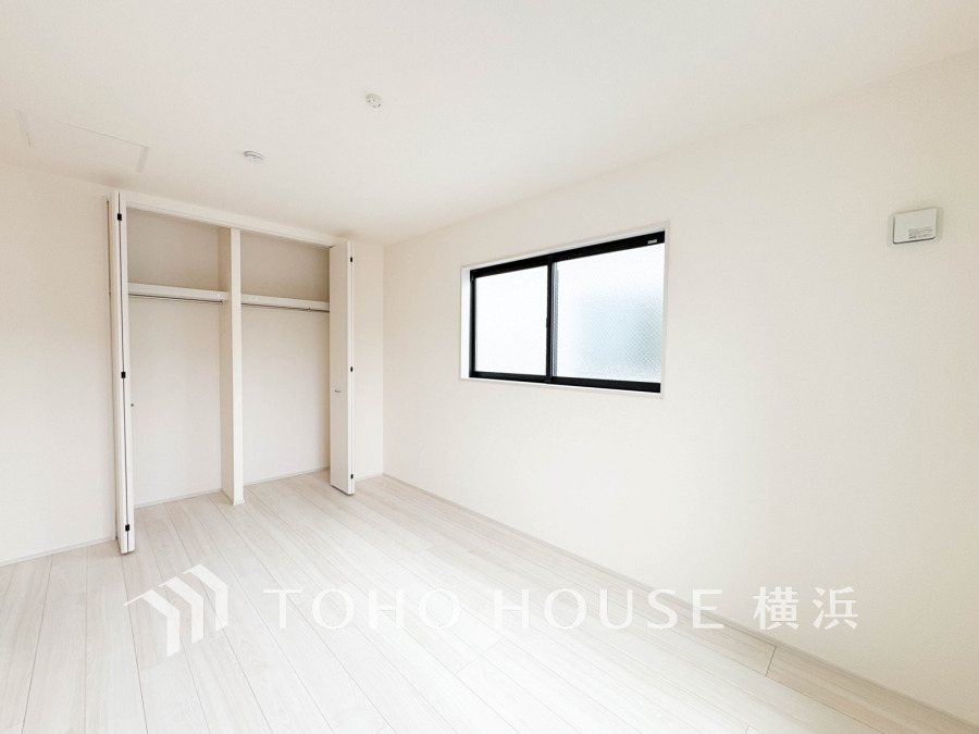 快適に過ごす条件は、一人ひとり違います。飾リ過ぎないシンプルな内装と偏り過ぎないデザインで統一しております。居住していく中でオーナー様だけの【マイホーム】に創り上げて下さい。