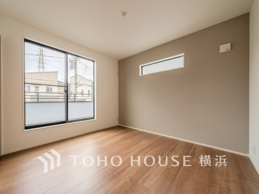 シックな色調とともに、通風・採光や使い勝手にもこだわりが見える、居住空間として高い基本性能が備えられたプライベートルームです。