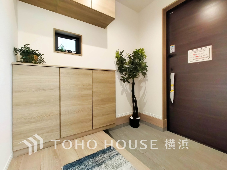 清潔感溢れる玄関がお出迎えする本邸宅の物語は、ここから始まる日常を期待させます。この場所には「希望」と「優越」で包み込んでくれる「特別」な空間があります。