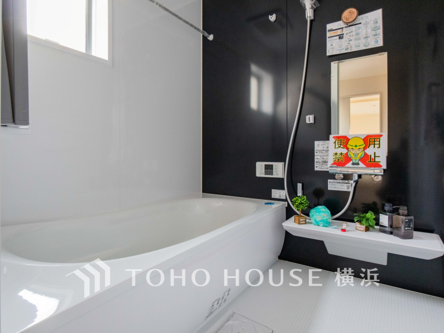 快適な使い心地とゆとりある空間が1日の疲れを解きほぐすバスルーム。空間も浴槽もゆったりのびのび使えるゆとり設計。広く感じるゆとり設計で快適なリラックスタイムを過ごせます。