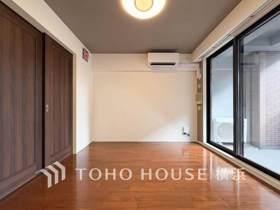 大きな窓からは快適な光を取り入れ、通気性能を上げる事で居心地の良い空間を演出します。多くの時間を過ごす住まいだからこそ、いつも快適な場所であるように心掛けています