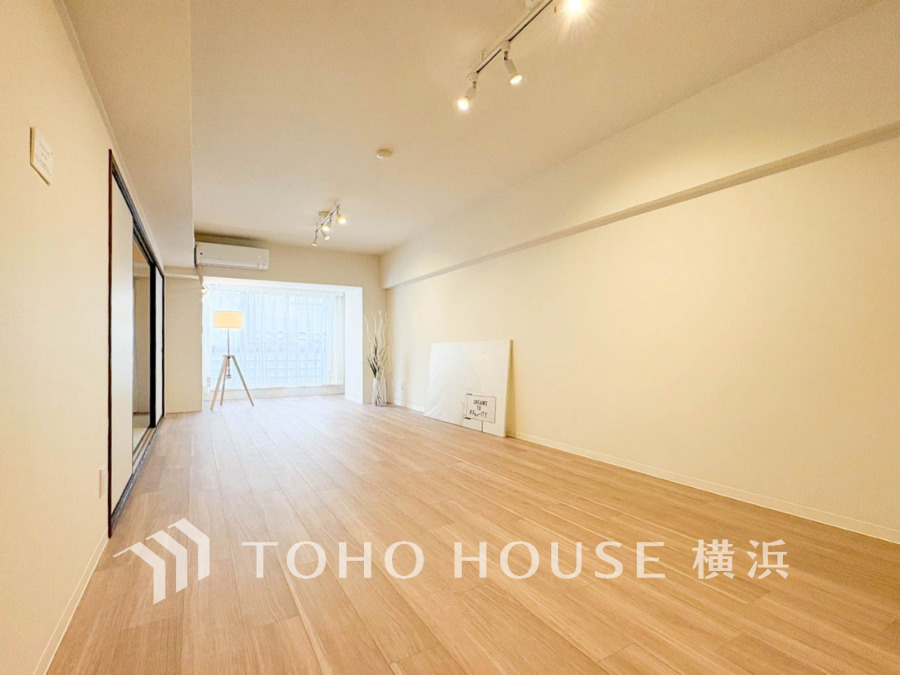 光と風があふれる開放的なリビングダイニングには自然と家族みんなが集まってきます。明るく穏やかな空気の中で飲んだり、食べたり、笑ったり。