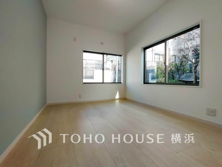 2面採光の居室は、十分な明るさを取り入れ心地よい風を提供します。