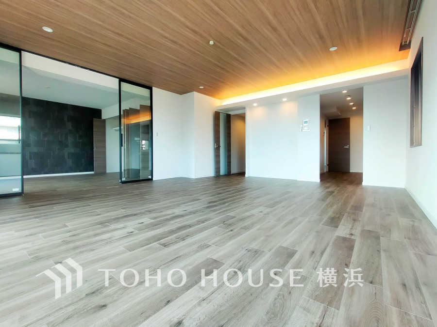 上質な時間を育む暮らしのメインステージ。寛ぎとコミュニケーションを育む居心地のよい場所。ここで楽しむ家族の時間が絆をより深めてくれそうです。