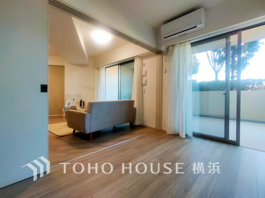 採光もアクセントの一つとして。プライベートルームにはやさしい光が射し込んでいて、この明るい好みの空間で読書をしたり、音楽を聞いたりと一人の時間も充実したものにできます。