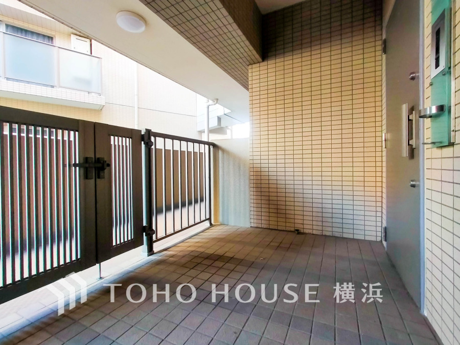 プライベート感のある専用ポーチ付きの玄関。ゆとりあるスペースで荷物の出し入れも快適です。