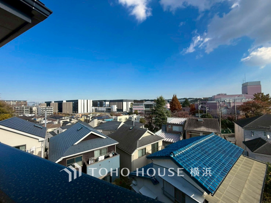 この開放感ある眺望と共に閑静な住宅街の季節感を演出する四季折々の変化を楽しめる心地よい場所となることでしょう