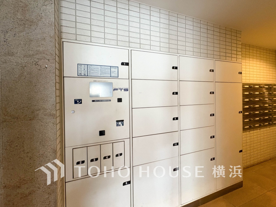 便利な宅配ボックス完備で、不在時でも荷物の受け取りがスムーズにできる安心の設備です。