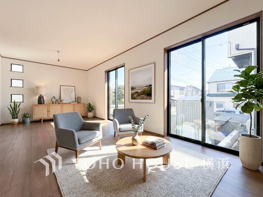 明るく開放的な空間が広がるLDK。室内には豊かな陽光が注ぎ込み、爽やかな住空間を演出。（装飾品はAI加工です）