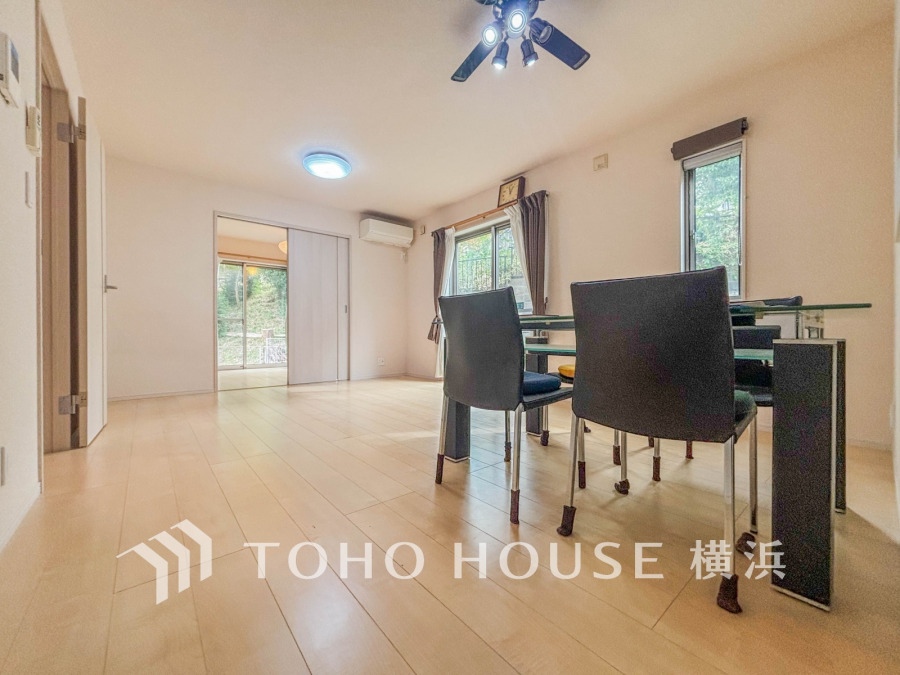 ご家族やお客様との時間など、多くの時を刻む空間。何気なく過ぎる時でさえも上質なひと時となる快適な空間を目指して。