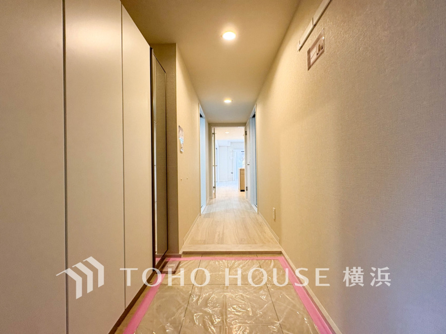 清潔感溢れる玄関がお出迎えする本邸宅の物語は、ここから始まる日常を期待させます。この場所には「希望」と「優越」で包み込んでくれる「特別」な空間があります。