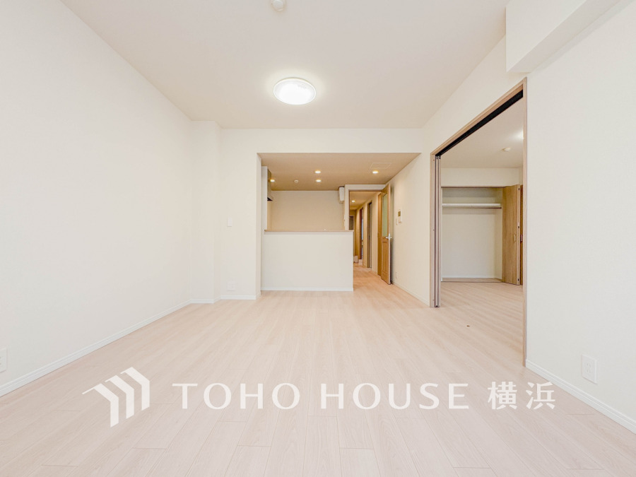 やわらかな陽射しがふりそそぎ、室内に開放感と爽快感をもたらします。
