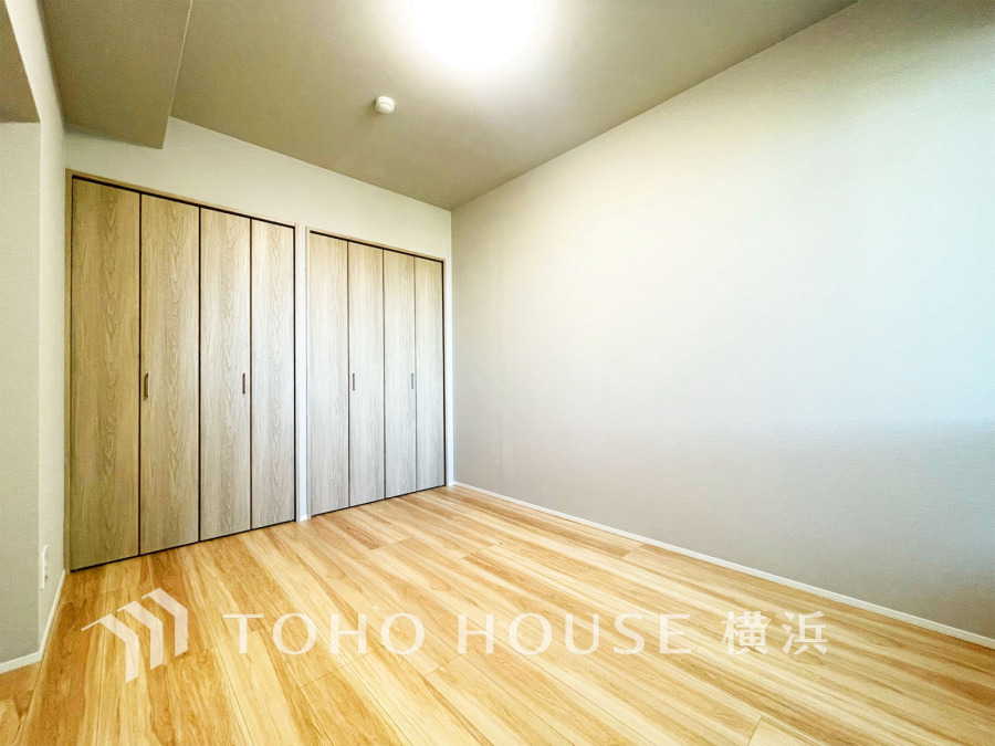 家族一人ひとりの大切なプライベート空間。趣味・感性で自由に演出できるよう、シンプルに仕上げた空間。暮らし心地を大きく左右する収納を、適材適所に配置し、使い勝手にも考慮しました。