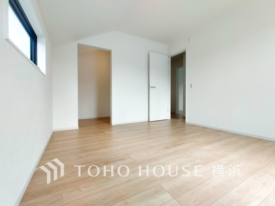 8.5帖の洋室はたっぷり収納できるウォークインクローゼットを完備
。