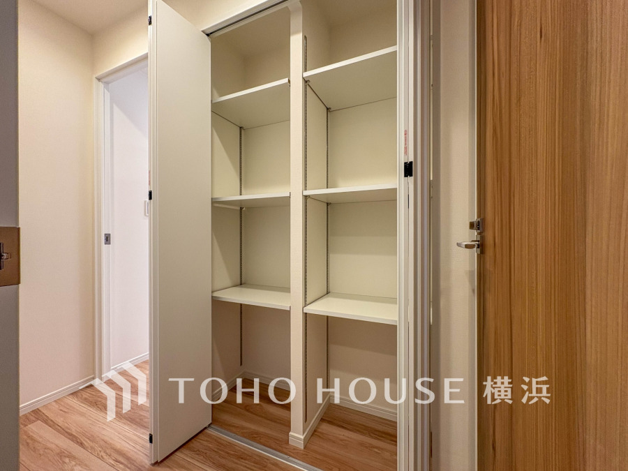 お客様の求める本当の“住み心地”とは何なのか。そのための一手間一工夫を惜しみません。街並みや周辺の環境に呼応しながら、美しく、そして毎日の暮らしを考慮した機能性の高い住まい。