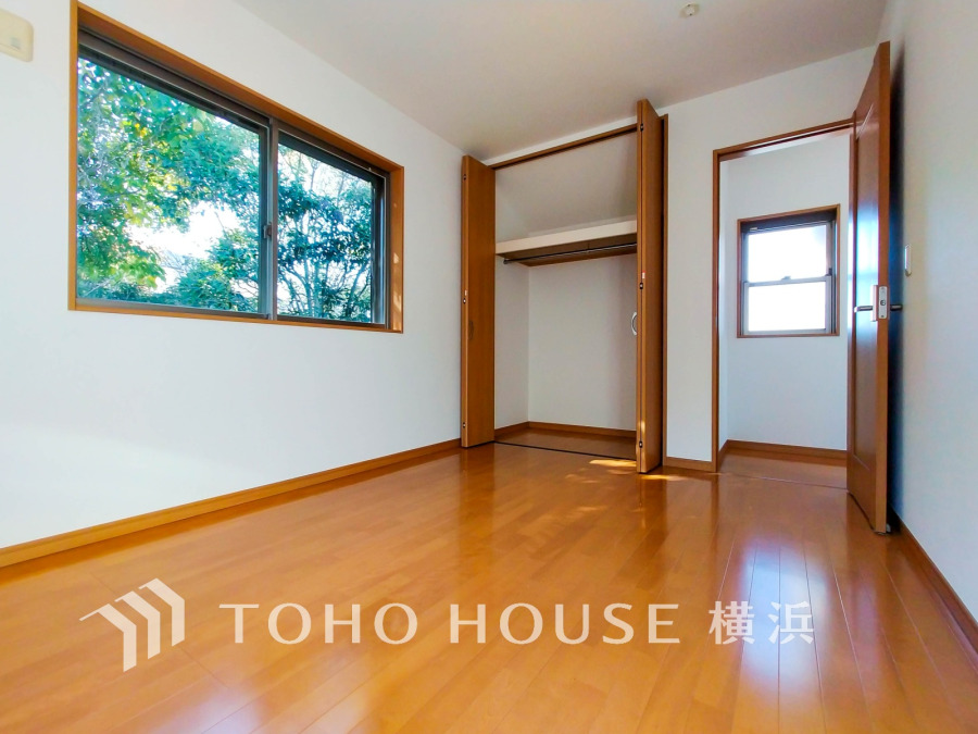 過ぎ行く時間をゆったりと感じることができる落ちついたプライベートルーム。リビングで楽しく過ごした後はゆっくり寛ぎの時間を満喫できます。静かな環境でリラックスタイムを愉しんで。