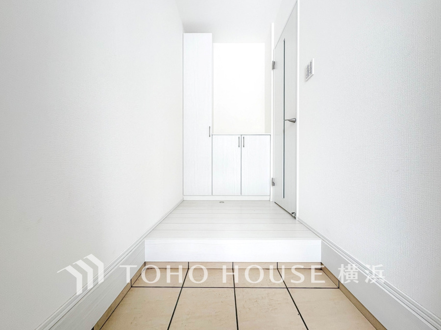 居住者の帰り、訪れる方を優しく迎え、やすらぎに満ちた生活空間を予感させる。健やかな暮らしを楽しめそう。