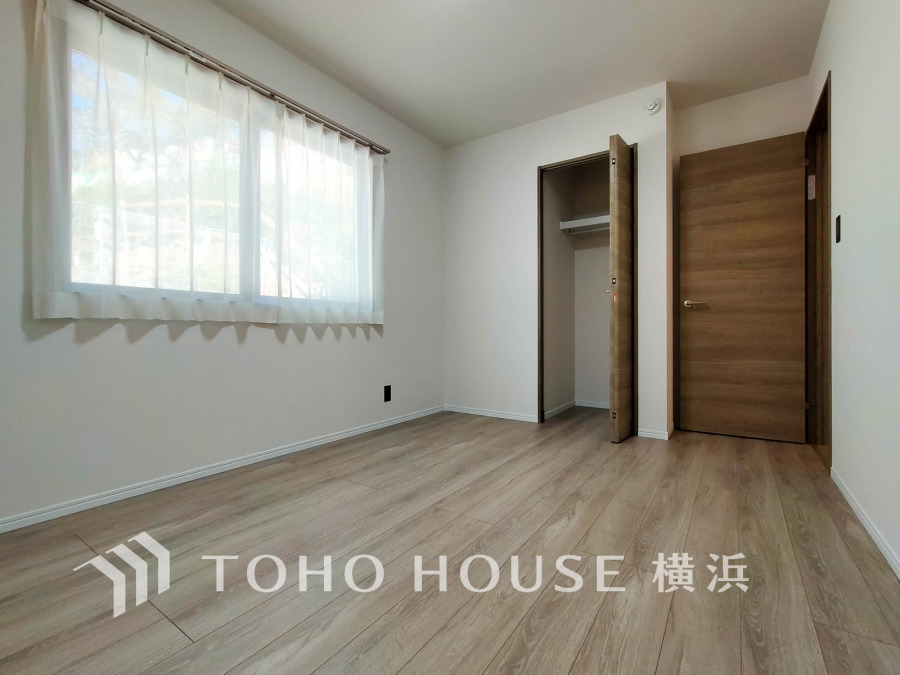 採光もアクセントの一つとして。プライベートルームにはやさしい光が射し込んでいて、この明るい好みの空間で読書をしたり、音楽を聞いたりと一人の時間も充実したものにできます。