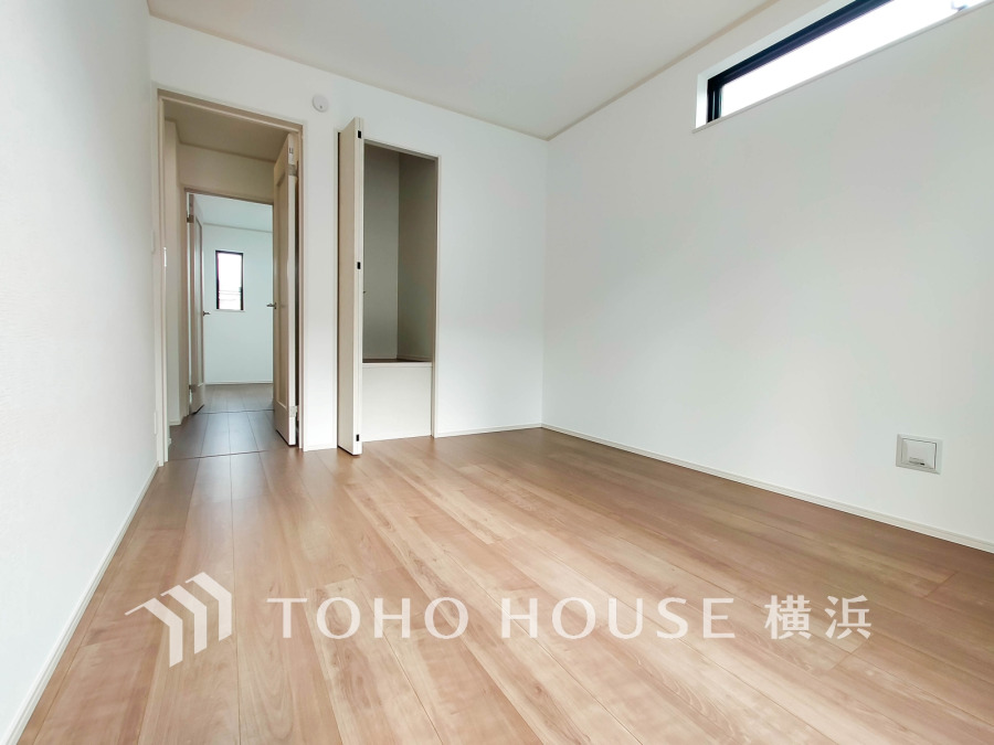 1日の疲れを癒し、心地よく寛げるようゆったりとした広さを確保しています。プライベートタイムをより優雅に穏やかに…。落ち着いた雰囲気を紡ぎます。