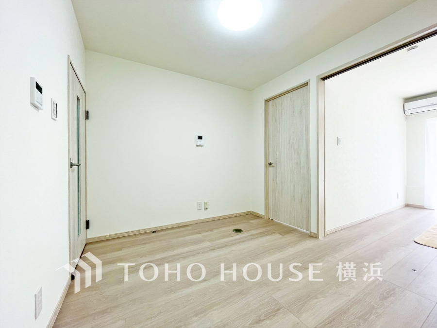 リビングに隣接した洋室の引き戸を開け放して空間を共有しながら開放的に使うこともできます。
