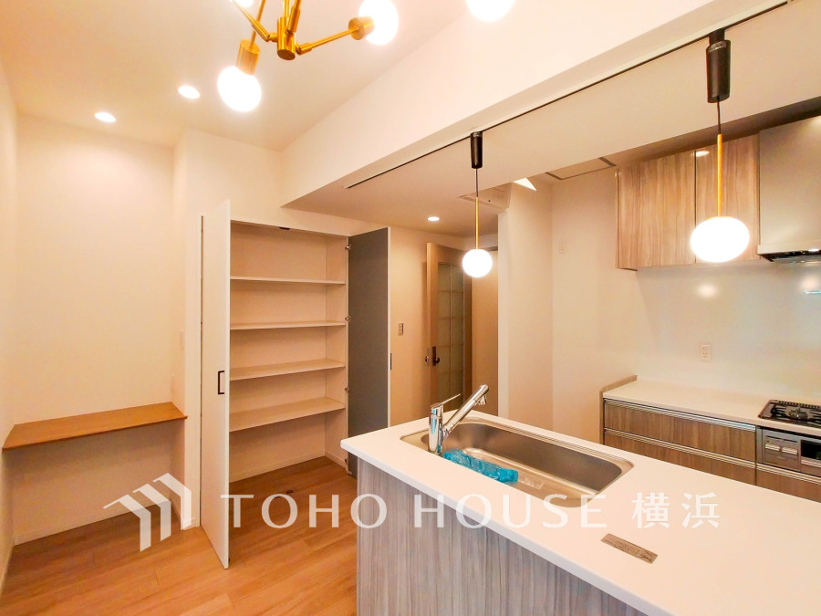 リビング収納と便利なカウンター付き。家事がはかどる機能的なレイアウトです。