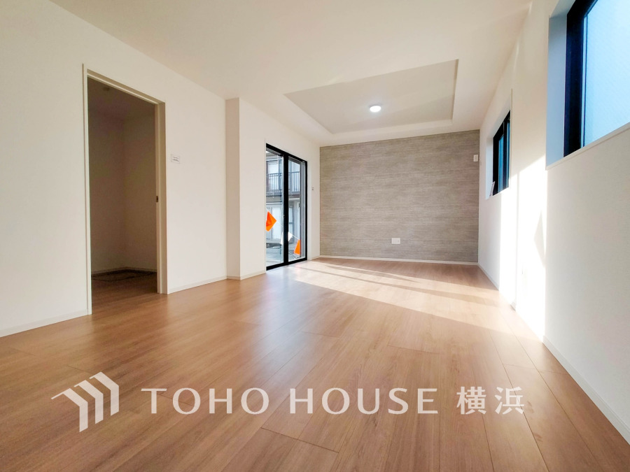 柔らかな光が広がり、デザインされた美しい内装が織り成す家族の集う場所。楽しい会話やさまざまな時が織りなすご家族の時間が丁寧に紡がれていく大切な空間。