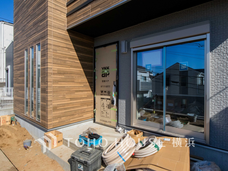 【2026年2月撮影】ご家族の帰り、訪れる方を優しく迎え、やすらぎに満ちた生活空間を予感させる。健やかな暮らしを楽しめそう。