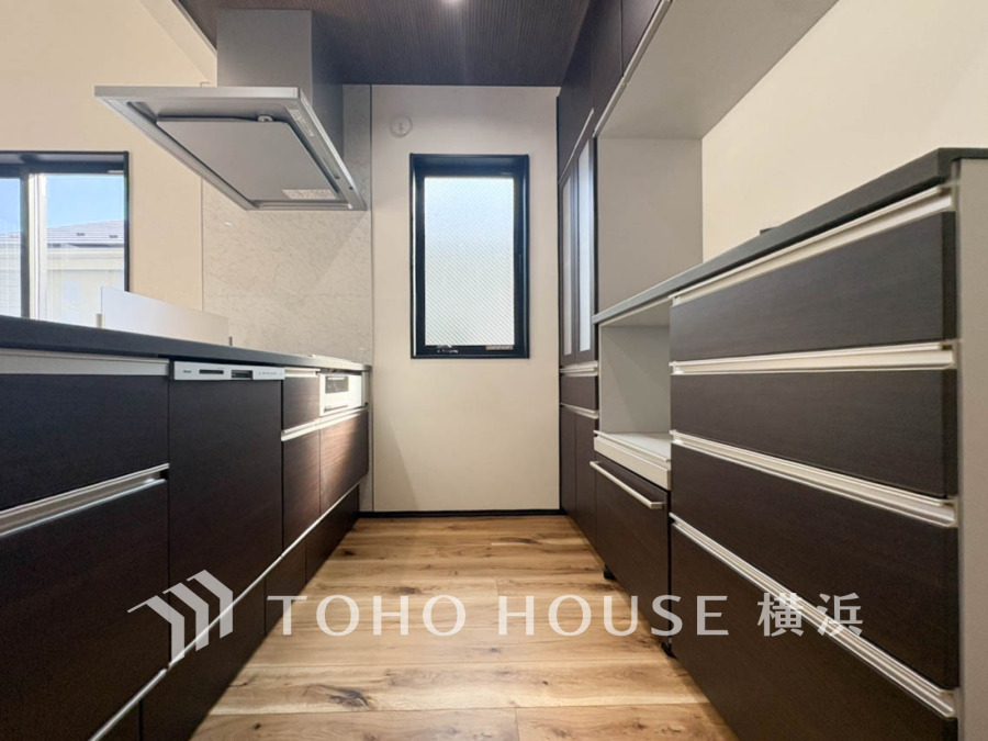 長い時間滞在するキッチンだからこそ、食事の準備を楽しい時間に、忙しい時でもスムーズに無駄なく作業できる、お手入れも簡単にできるなど、毎日を楽しくするキッチンスペースに仕上げました。