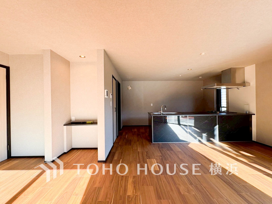 一日の中で多くの時間を過ごすことになる住まいだからこそ、いつも穏やかな空間であるように心掛けています。構成する建材などへの配慮が、住まう方の健康を守ります