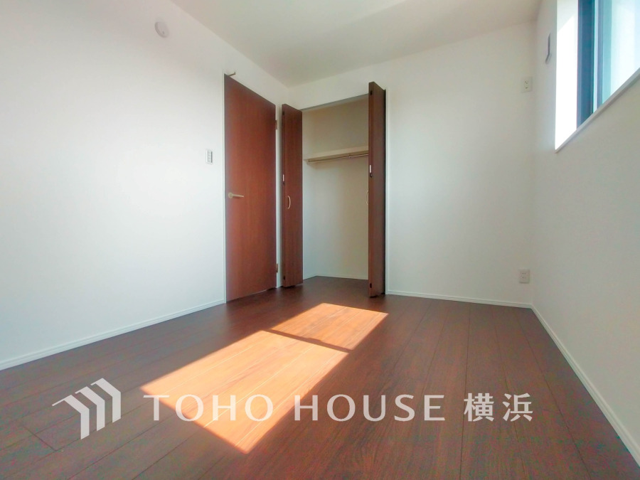 過ぎ行く時間をゆったりと感じることができる落ちついたプライベートルーム。リビングで楽しく過ごした後はゆっくり寛ぎの時間を満喫できます。静かな環境でリラックスタイムを愉しんで。