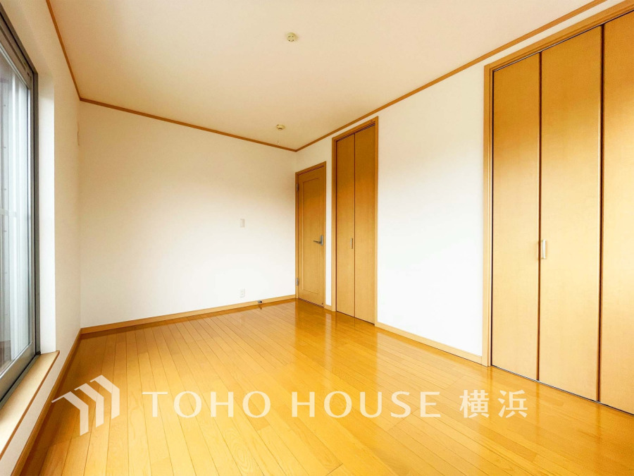 家族一人ひとりの大切なプライベート空間。趣味・感性で自由に演出できるよう、シンプルに仕上げた空間。暮らし心地を大きく左右する収納を、適材適所に配置し、使い勝手にも考慮しました。