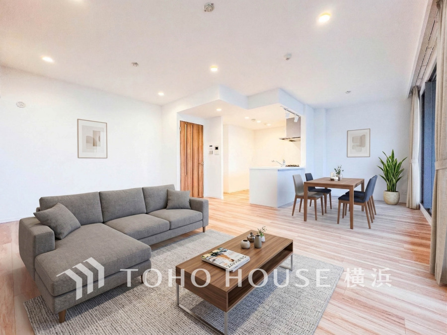 明るく開放的な空間が広がるLDK。室内には豊かな陽光が注ぎ込み、爽やかな住空間を演出。（家具・装飾品はAI加工です）
