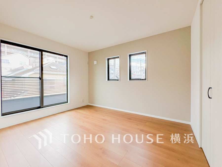 家族一人ひとりの大切なプライベート空間。趣味・感性で個性的に飾って頂けるようシンプルに仕上げてあります。自分時間を充実させながら心豊かなひとときを過ごすための大切な空間。