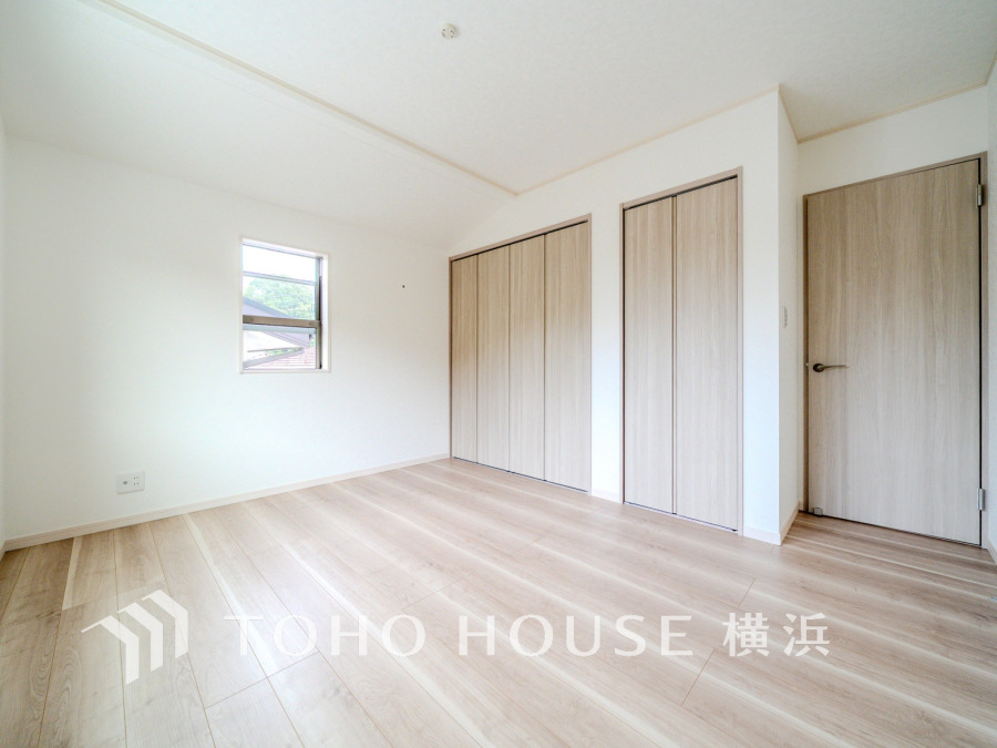 家族一人ひとりの大切なプライベート空間。趣味・感性で自由に演出できるよう、シンプルに仕上げた空間。暮らし心地を大きく左右する収納を、適材適所に配置し、使い勝手にも考慮しました。