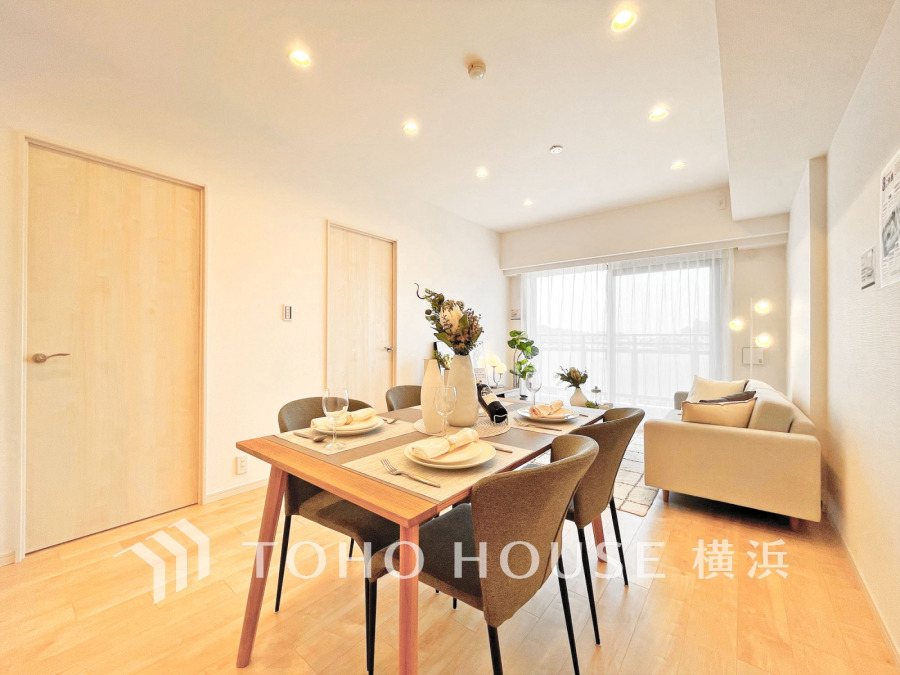 太陽の恵みを受けた明るい空間。吹きぬける風を感じながら爽やかで風通しの良い暮らしが叶います。
