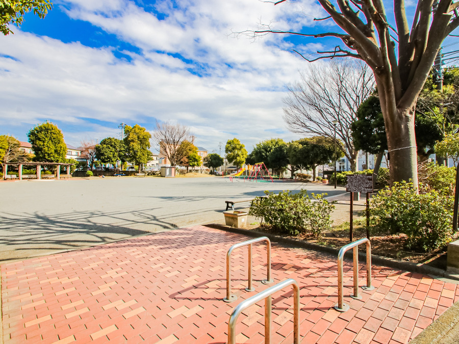 岡津竹ノ鼻公園　約550ｍ