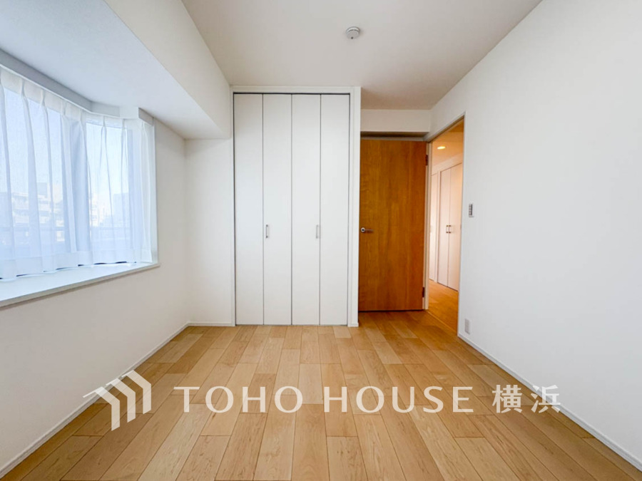 過ぎ行く時間をゆったりと感じることができる落ちついたプライベートルーム。リビングで楽しく過ごした後はゆっくり寛ぎの時間を満喫できます。静かな環境でリラックスタイムを愉しんで。