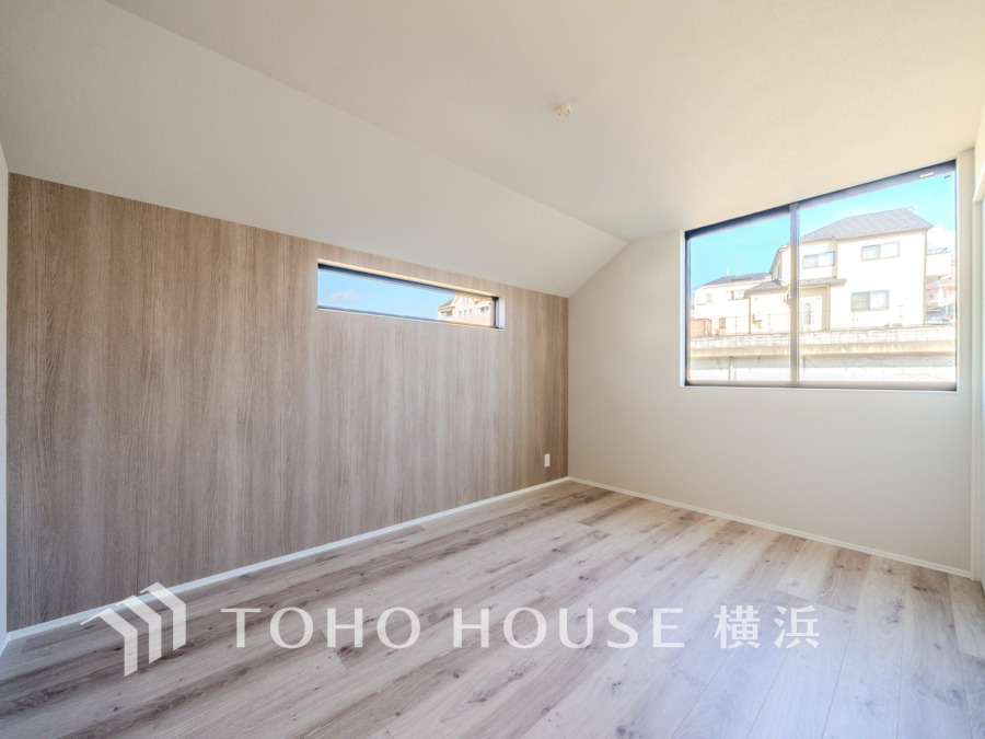 1日の疲れを癒し、心地よく寛げるようゆったりとした広さを確保しています。プライベートタイムをより優雅に穏やかに…。落ち着いた雰囲気を紡ぎます。