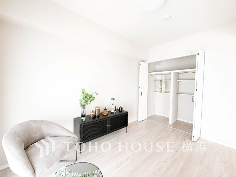 家族一人ひとりの大切なプライベート空間。趣味・感性で自由に演出できるよう、シンプルに仕上げた空間。暮らし心地を大きく左右する収納を、適材適所に配置し、使い勝手にも考慮しました。