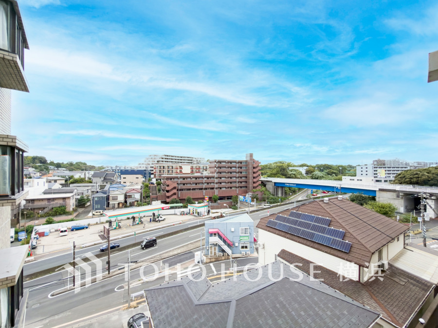 この開放感ある眺望と共に閑静な住宅街の季節感を演出する四季折々の変化を楽しめる心地よい場所となることでしょう。